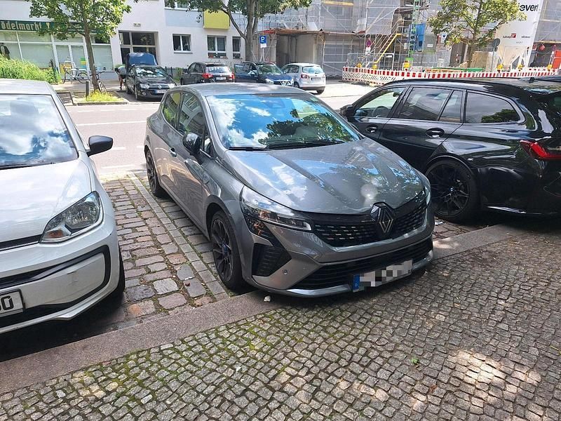 Grau Gebraucht 2024 Renault Clio V Esprit Alpine Kleinwagen | 23.000 € (Etwas zu teuer) - Bild 1/4