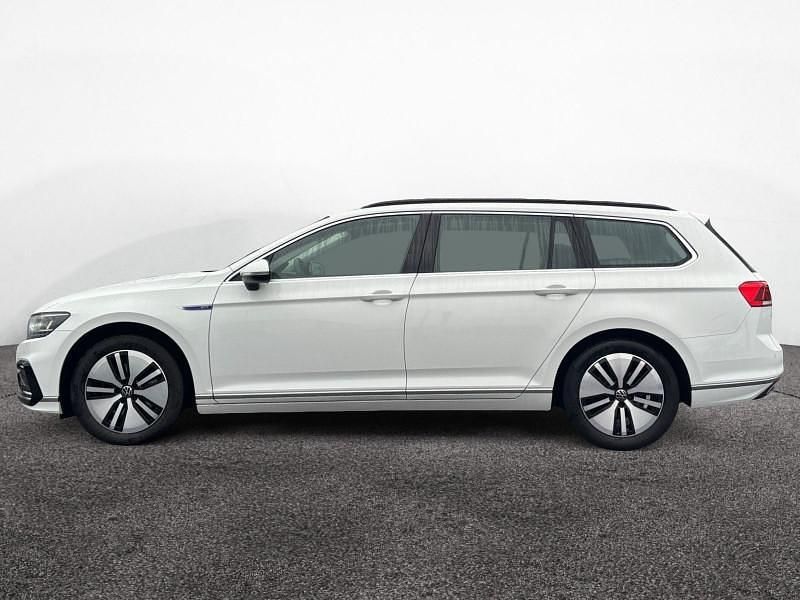 Pure white Gebraucht 2021 VW Passat GTE Kombi | 23.580 € (Fairer Preis) - Bild 1/4