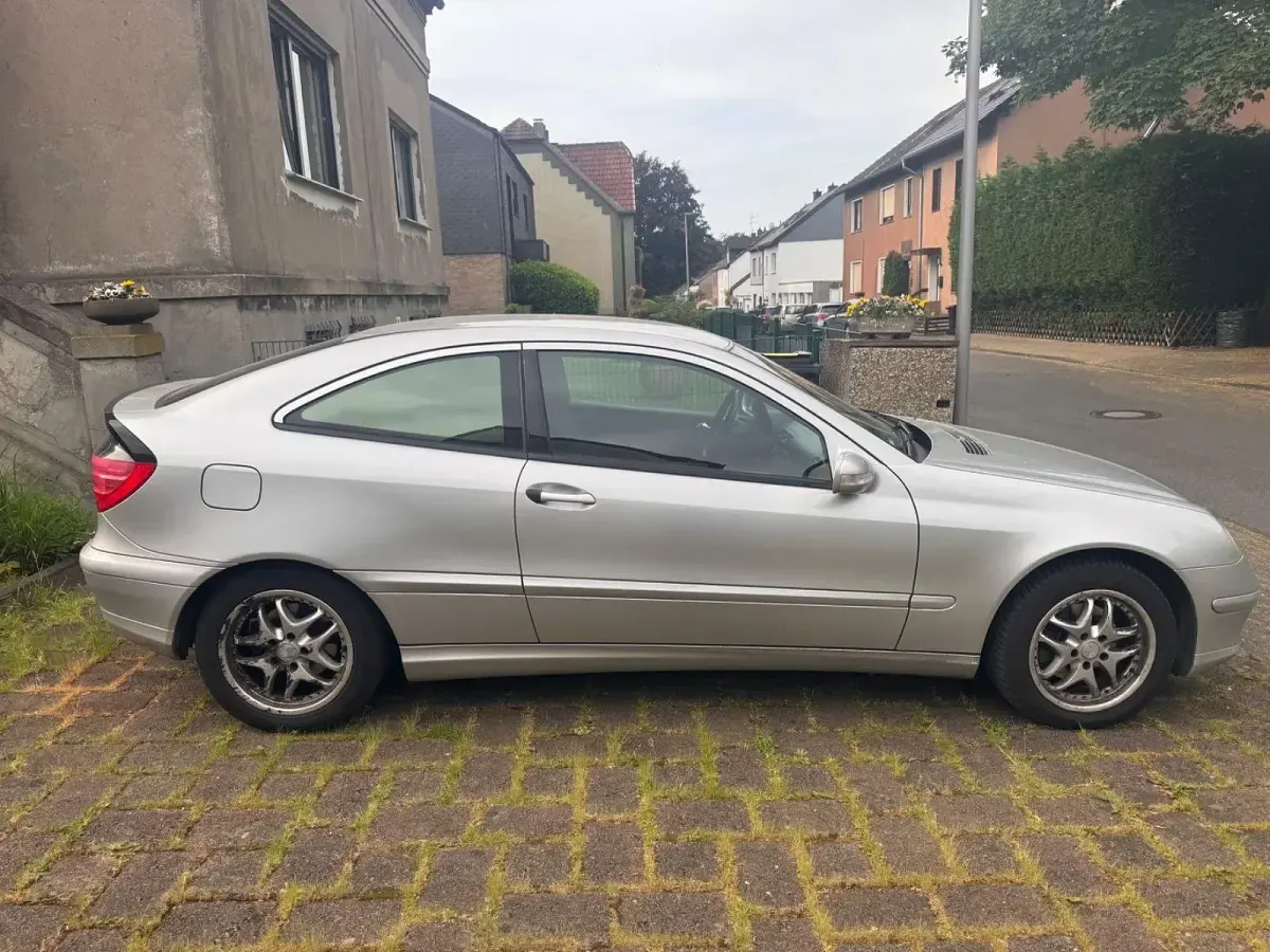 Gebraucht Mercedes C220 112 PS (82 kW) 2003 Silber Coupé