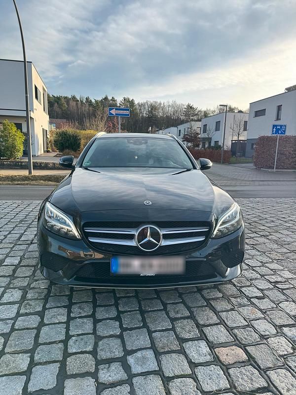 Schwarz Gebraucht 2019 Mercedes C220 Avantgarde Kombi | 23.100 € (Fairer Preis) - Bild 1/4