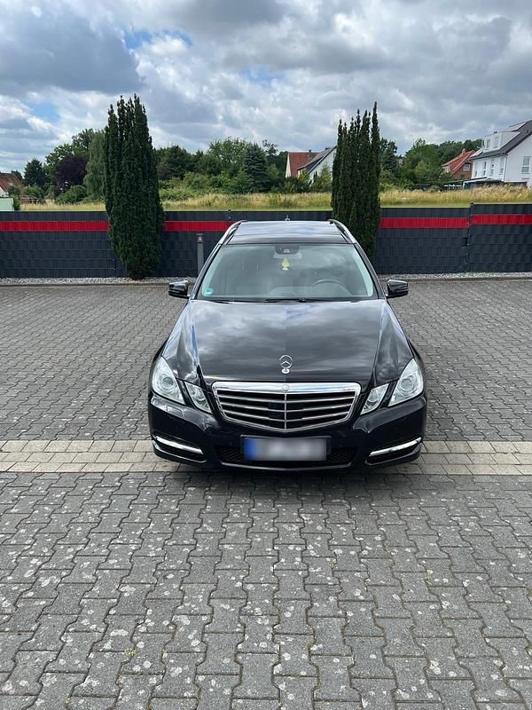 Gebraucht Mercedes E350 Avantgarde 265 PS (194 kW) 2011 Schwarz Kombi