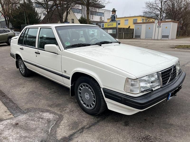 Weiß Gebraucht 1996 Volvo 940 Limousine | 8.900 € - Bild 1/4