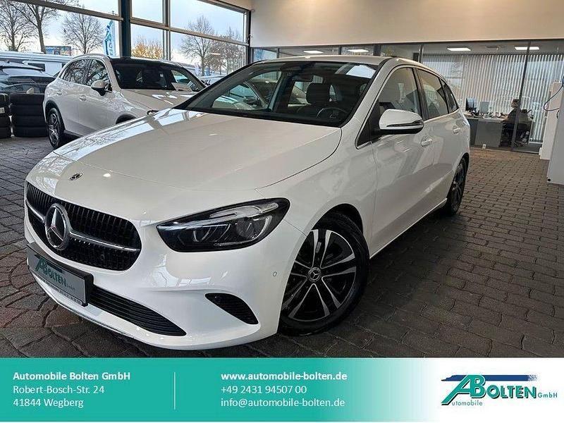 Weiß Gebraucht 2024 Mercedes B180 Van / Kleinbus | 28.460 € (Superpreis) - Bild 1/4