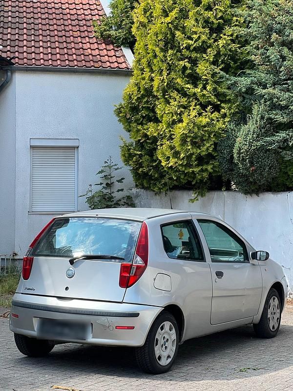 Grau Gebraucht 2004 Fiat Punto Kleinwagen | 469 € (Guter Preis) - Bild 1/4