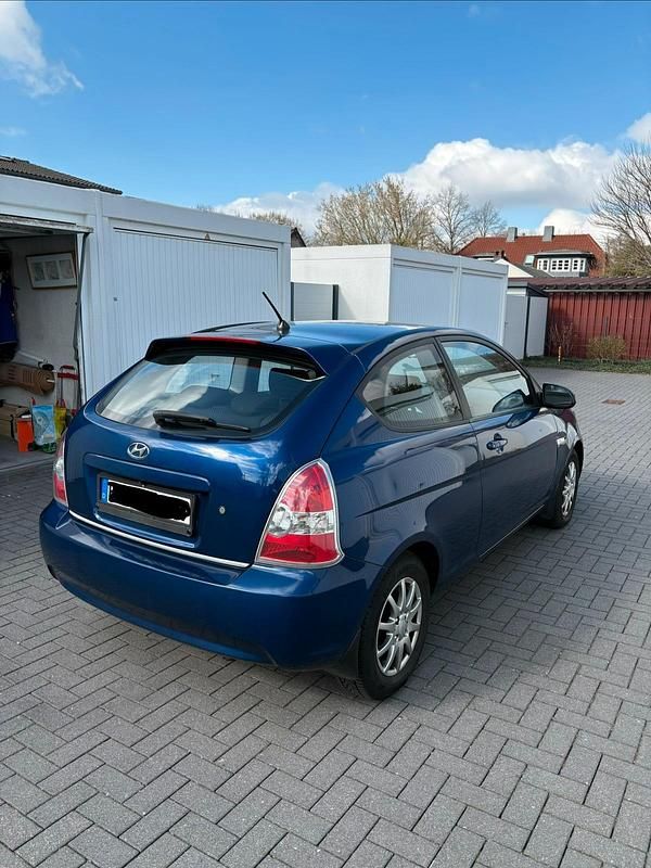 Gebraucht Hyundai Accent 97 PS (71 kW) 2005 Blau Limousine