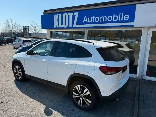 Gebraucht Mercedes GLA200 163 PS (119 kW) 2021 Polarweiss SUV