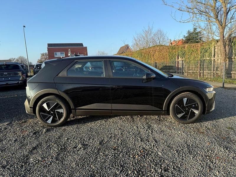 Neu Hyundai Ioniq 125 kW (170 PS) 2025 Schwarz Kleinwagen