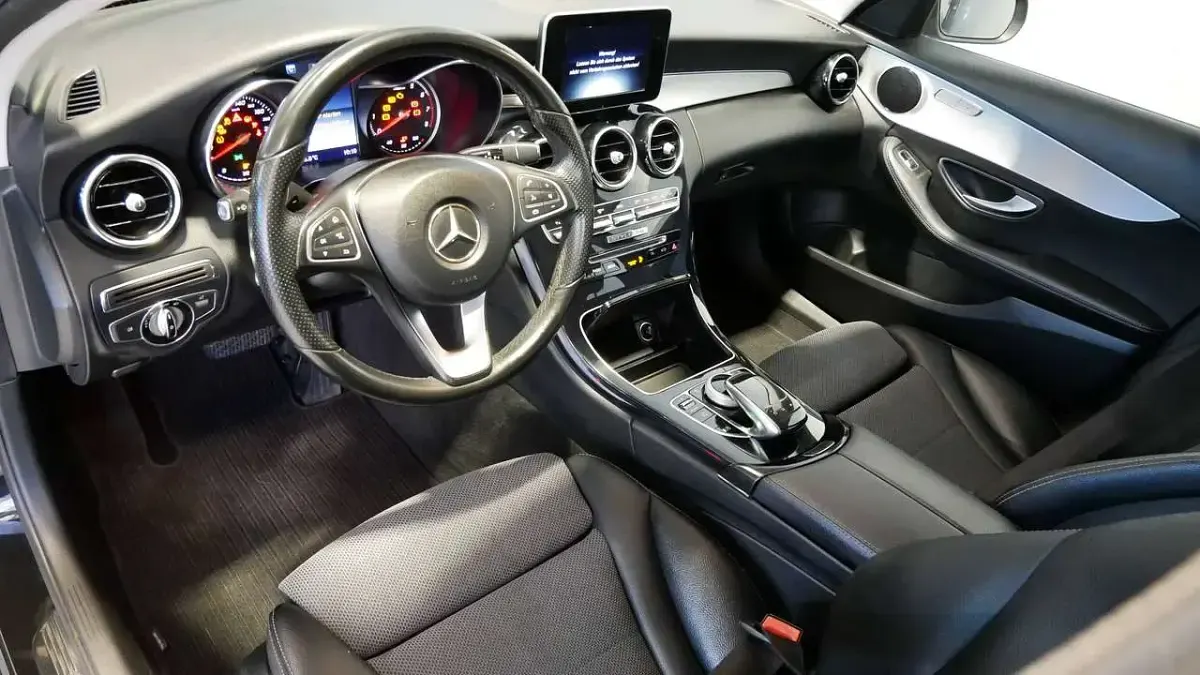 Gebraucht Mercedes C180 156 PS (114 kW) 2016 Obsidianschwarz  metalliclack Limousine