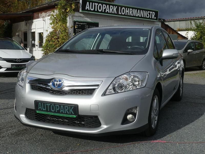 Silber Gebraucht 2011 Toyota Auris Hybrid Life Limousine | 8.500 € (Fairer Preis) - Bild 1/4