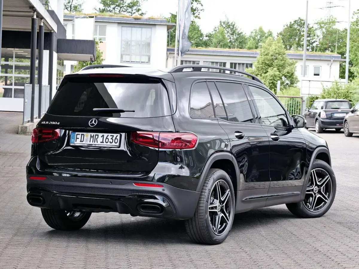 Gebraucht Mercedes GLB200 AMG 150 PS (110 kW) 2026 Kosmosschwarz metallic SUV
