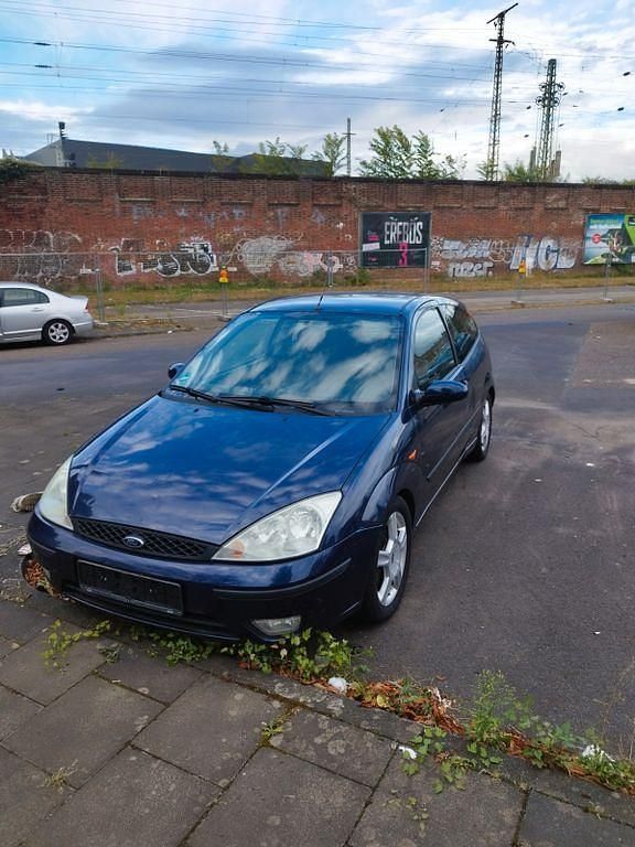 Blau Gebraucht 2001 Ford Focus Futura Limousine | 800 € (Fairer Preis) - Bild 1/4