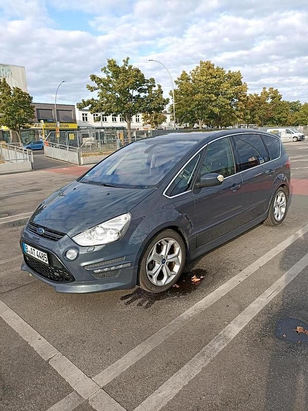 Grau Gebraucht 2014 Ford S-MAX Titanium S Van / Kleinbus | 9.900 € (Fairer Preis) - Bild 1/4