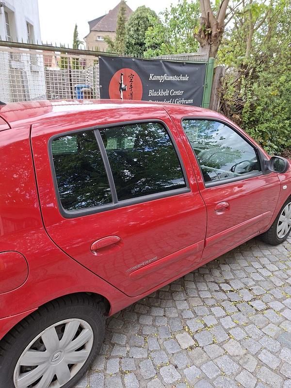Second-hand Renault Clio II 2008 Roșu Hatchback