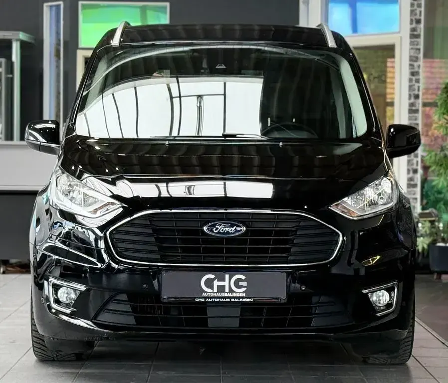 Gebraucht Ford Grand Tourneo Connect Titanium 120 PS (88 kW) 2019 Schwarz Van / Kleinbus