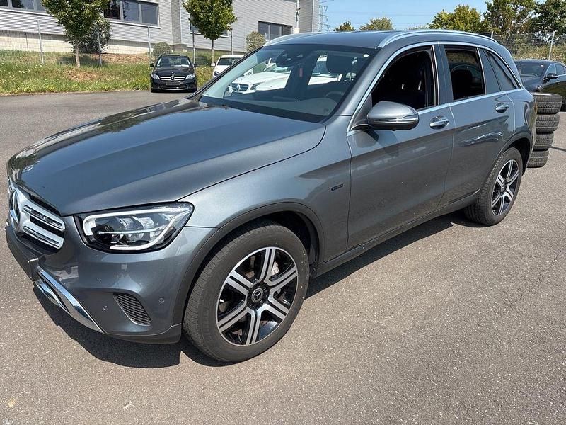 Grau Gebraucht 2021 Mercedes GLC300e SUV | 37.490 € (Superpreis) - Bild 1/4
