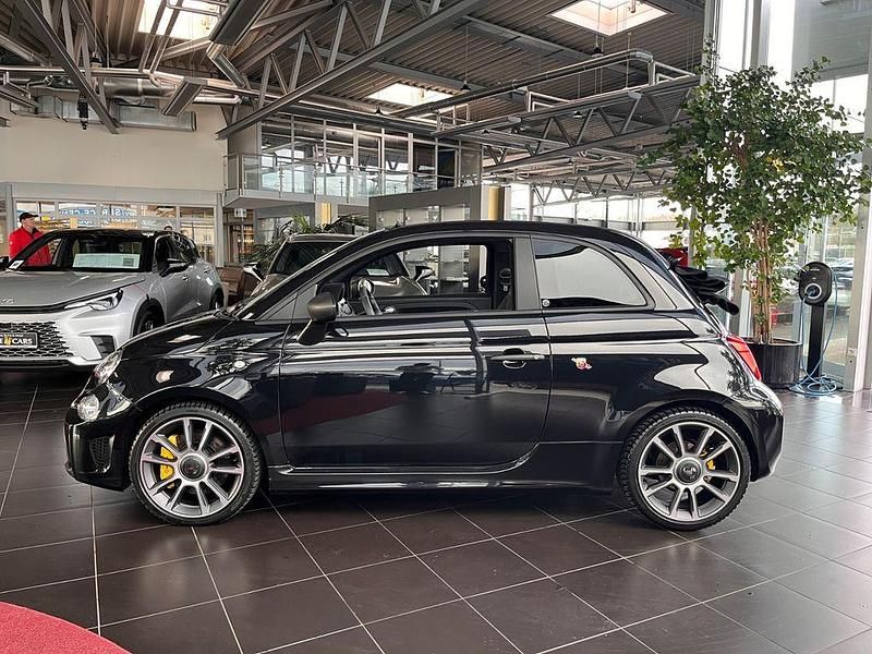 Gebraucht Abarth 695C 179 PS (131 kW) 2024 Schwarz (metallic) Cabrio