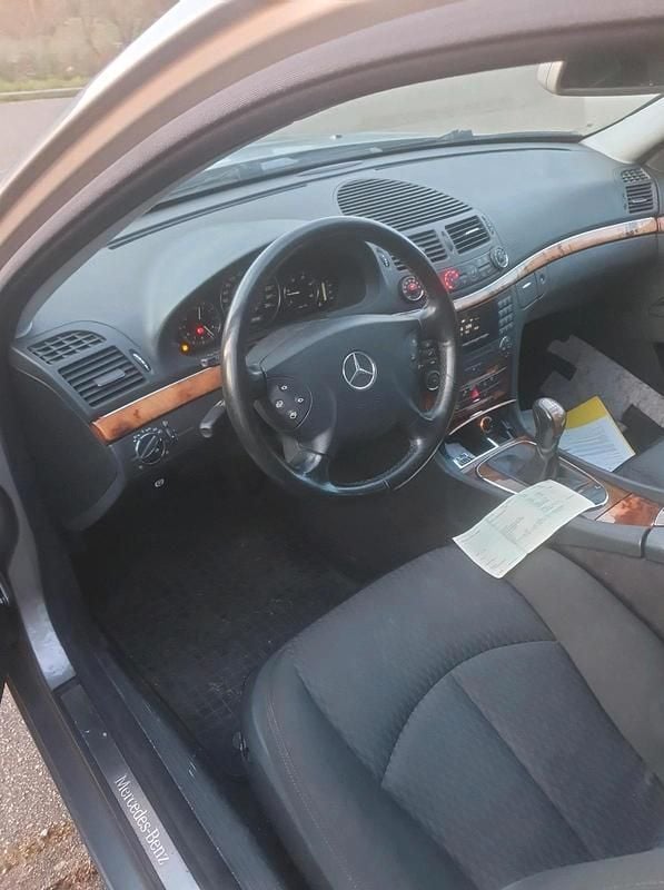 Gebraucht Mercedes E220 150 PS (110 kW) 2004 Grau Kombi