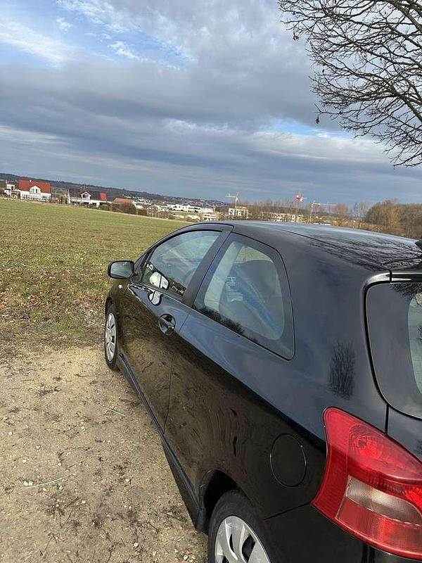 Gebraucht Toyota Yaris 68 PS (50 kW) 2005 Limousine