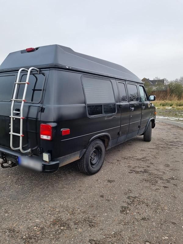 Second-hand Chevrolet G 254 CP (186 kW) 1995 Negru Van