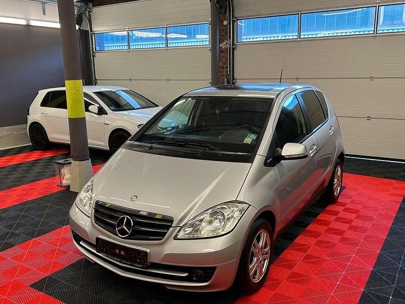 Gebraucht Mercedes A160 82 PS (60 kW) 2011 Silber Limousine