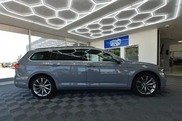 Gebraucht VW Passat 150 PS (110 kW) 2022 Grau Kombi