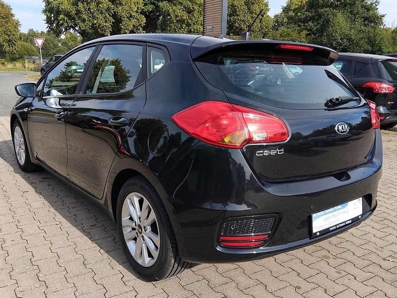 Gebraucht Kia Ceed Edition 7 99 PS (72 kW) 2017 (1k) zilinaschwarz met. Kleinwagen