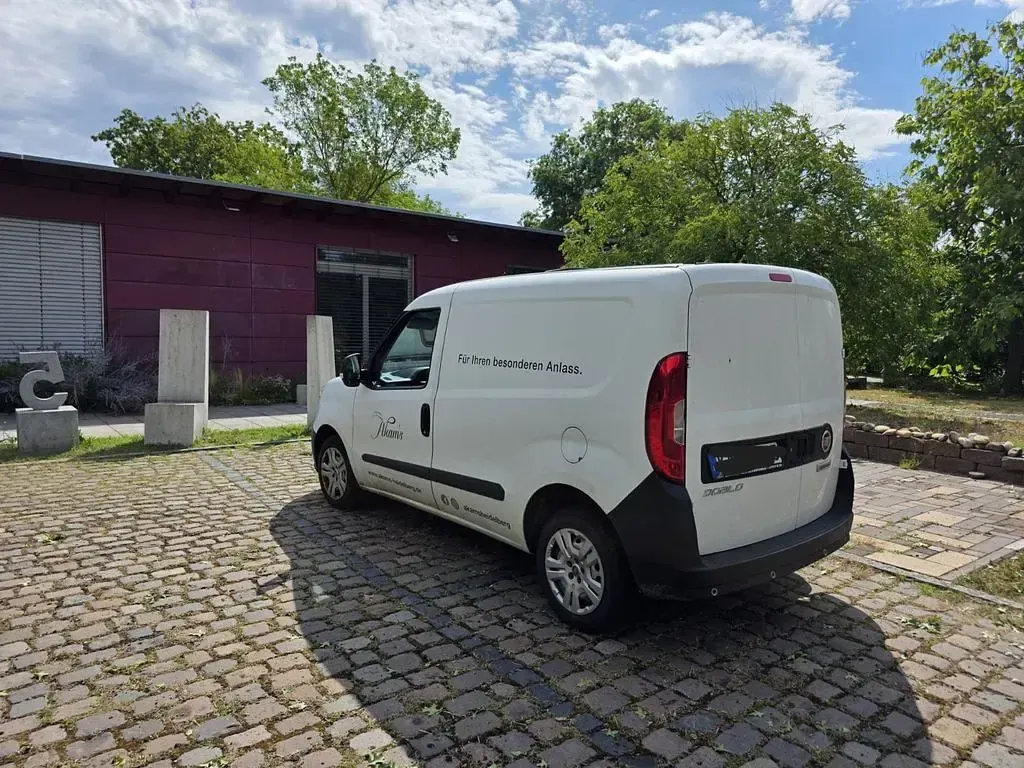 Gebraucht Fiat Doblò 95 PS (69 kW) 2018 Weiß Van / Kleinbus