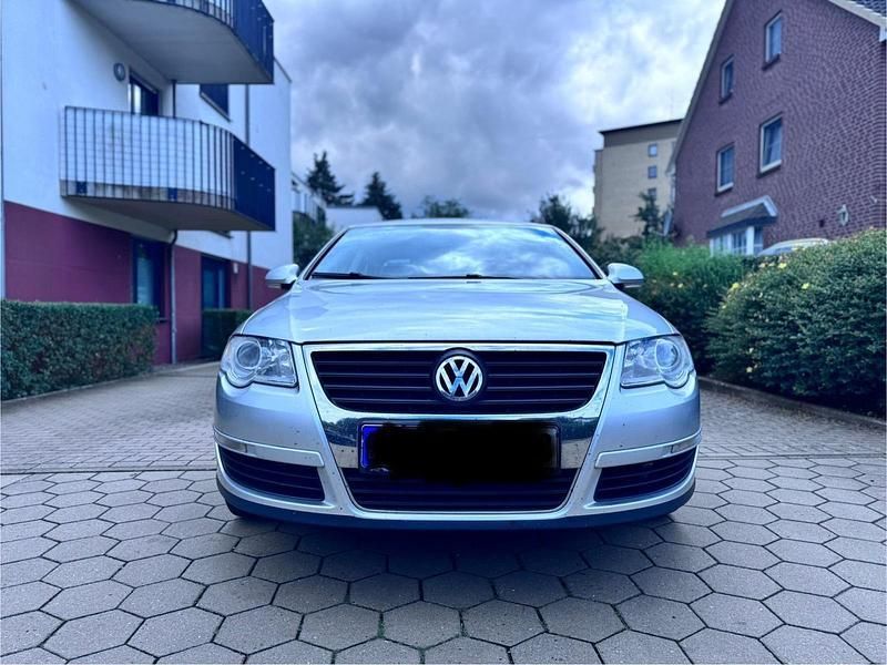 Silber Gebraucht 2006 VW Passat Limousine | 2.650 € (Guter Preis) - Bild 1/4