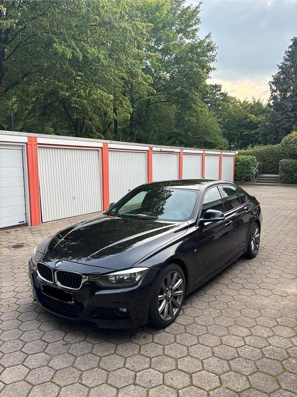Schwarz Gebraucht 2013 BMW 320 Limousine | 9.300 € (Guter Preis) - Bild 1/4