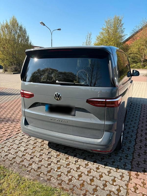 Gebraucht VW T7 Life 150 PS (110 kW) 2024 Grau Van