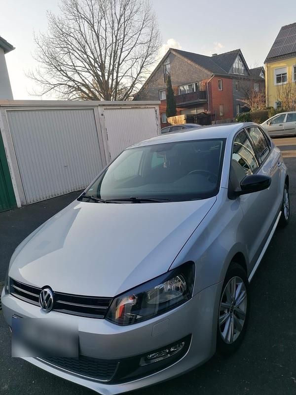 Second-hand VW Polo 69 CP (50 kW) 2012 Argintiu Hatchback