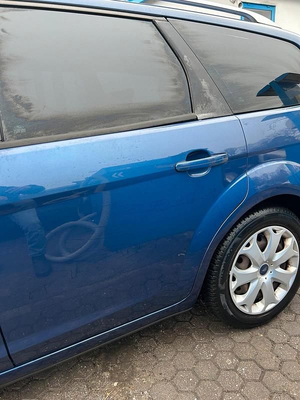 Gebraucht Ford Focus 101 PS (74 kW) 2010 Blau Kombi