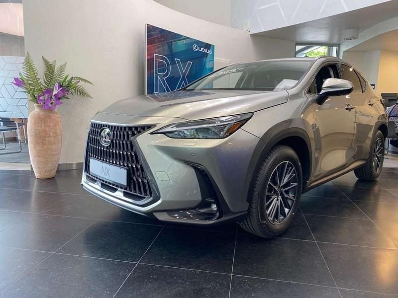 Silber (titaniumsilber) Neu 2025 Lexus NX350h Executive Line SUV | 46.100 € - Bild 1/4
