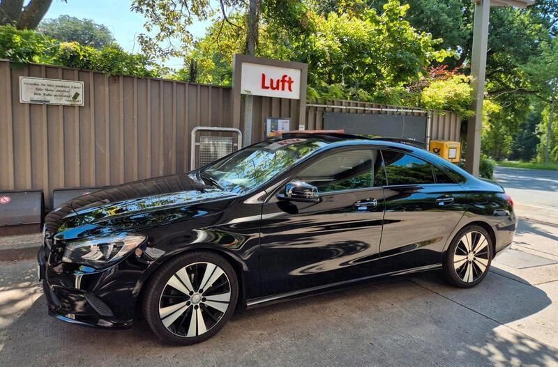 Schwarz Gebraucht 2017 Mercedes CLA200 Urban Limousine | 16.999 € (Superpreis) - Bild 1/4