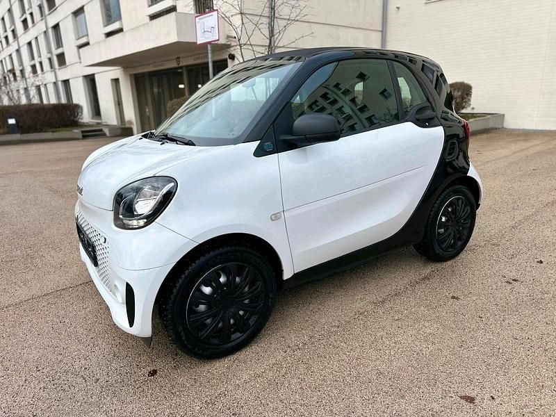 Weiß Gebraucht 2021 Smart ForTwo Coupé Kleinwagen | 6.900 € - Bild 1/4