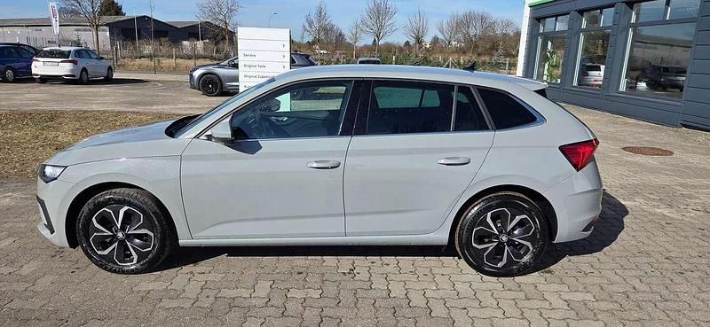 Neu Skoda Scala Drive 116 PS (85 kW) 2025 Brilliant silber metallic Kleinwagen