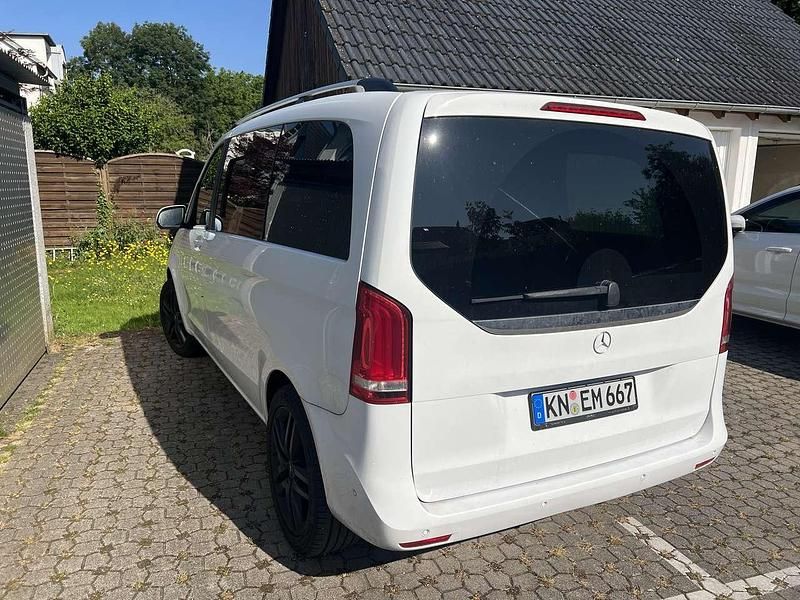 Gebraucht Mercedes V220 163 PS (119 kW) 2016 Weiß Van / Kleinbus