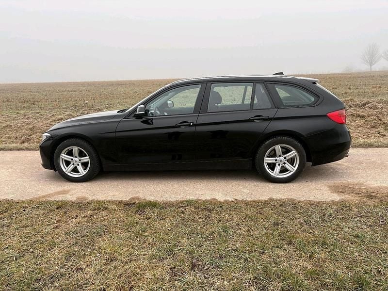 Gebraucht BMW 318 143 PS (105 kW) 2013 Schwarz Kombi
