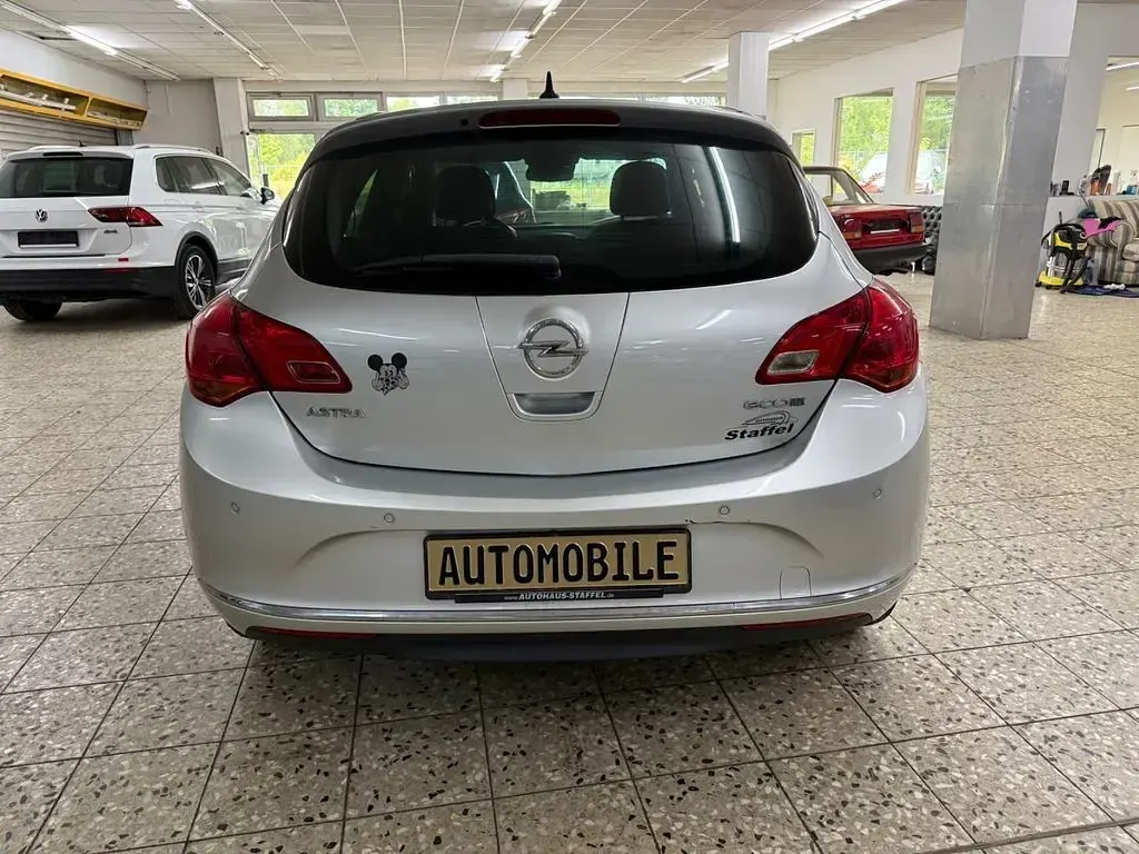 Gebraucht Opel Astra Energy 136 PS (100 kW) 2014 Silber Limousine