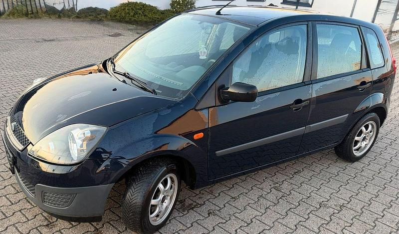 Gebraucht Ford Fiesta Ambiente 60 PS (44 kW) 2005 Blau Kleinwagen