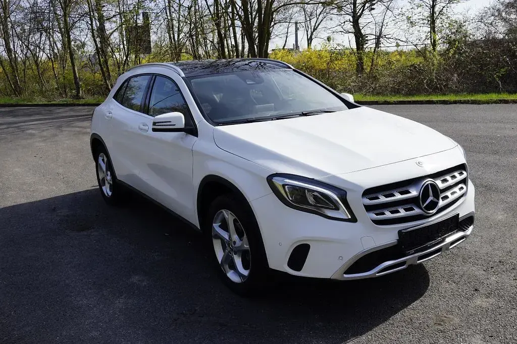 Usata Mercedes GLA200 156 CV (114 kW) 2018 Bianco SUV