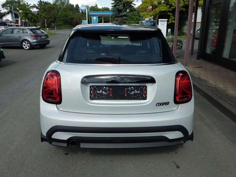 Gebraucht Mini Cooper Classic 136 PS (100 kW) 2022 White silver metallic Kleinwagen