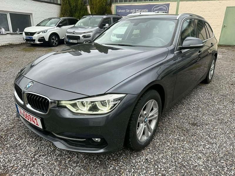 Gebraucht BMW 318 Sport Line 150 PS (110 kW) 2019 Grau Kombi
