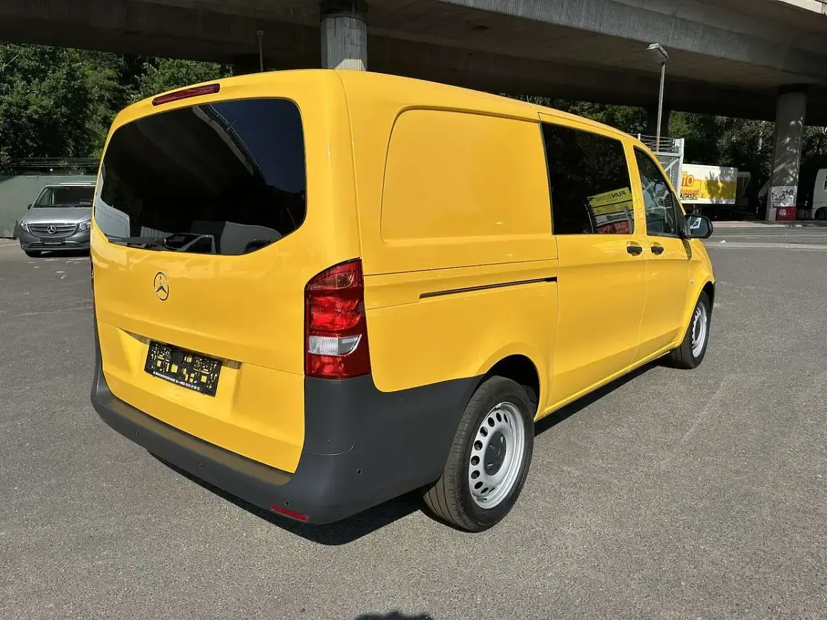 Gebraucht Mercedes Vito 136 PS (100 kW) 2022 Gelb Van