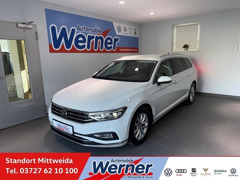 Weiß Gebraucht 2021 VW Passat Elegance Kombi | 20.880 € (Fairer Preis) - Bild 1/4