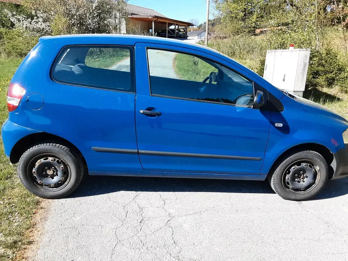Używany VW Fox 54 KM (39 kW) 2005 Niebieski Hatchback
