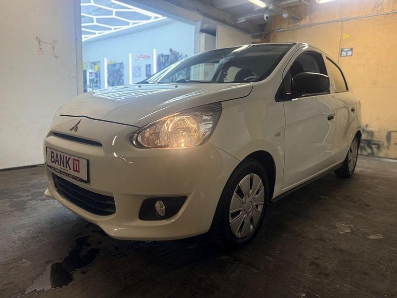 Weiß Gebraucht 2015 Mitsubishi Space Star Plus Limousine | 4.980 € (Fairer Preis) - Bild 1/4