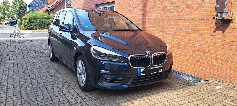 Blau Gebraucht 2020 BMW 218 Sport Line Van / Kleinbus | 19.900 € (Etwas zu teuer) - Bild 1/4