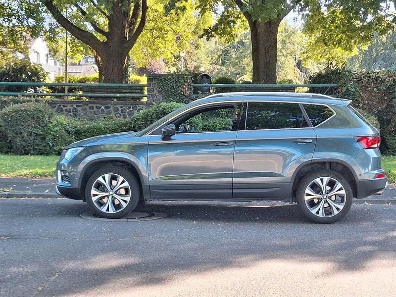 Grau Gebraucht 2017 Seat Ateca XCELLENCE SUV | 17.699 € (Fairer Preis) - Bild 1/4