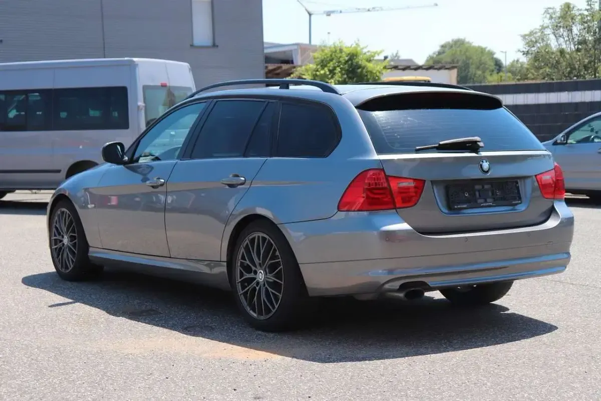 Gebraucht BMW 320 Comfort Edition 170 PS (125 kW) 2009 Grau Kombi